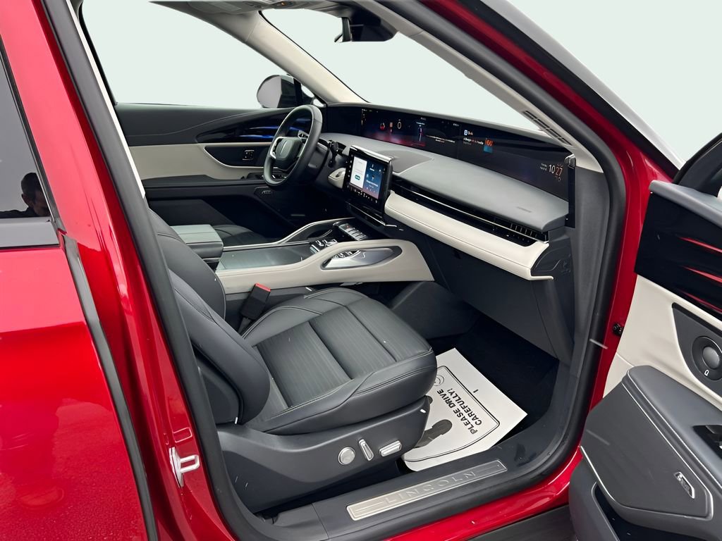 Used 2025 Lincoln Nautilus Reserve image 21