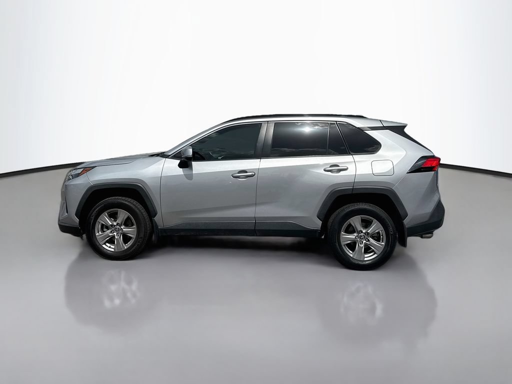 Used 2022 Toyota RAV4 XLE w/ Convenience Package FWD image 4