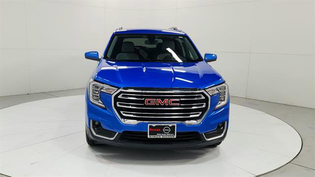 Used 2024 GMC Terrain SLT image 2