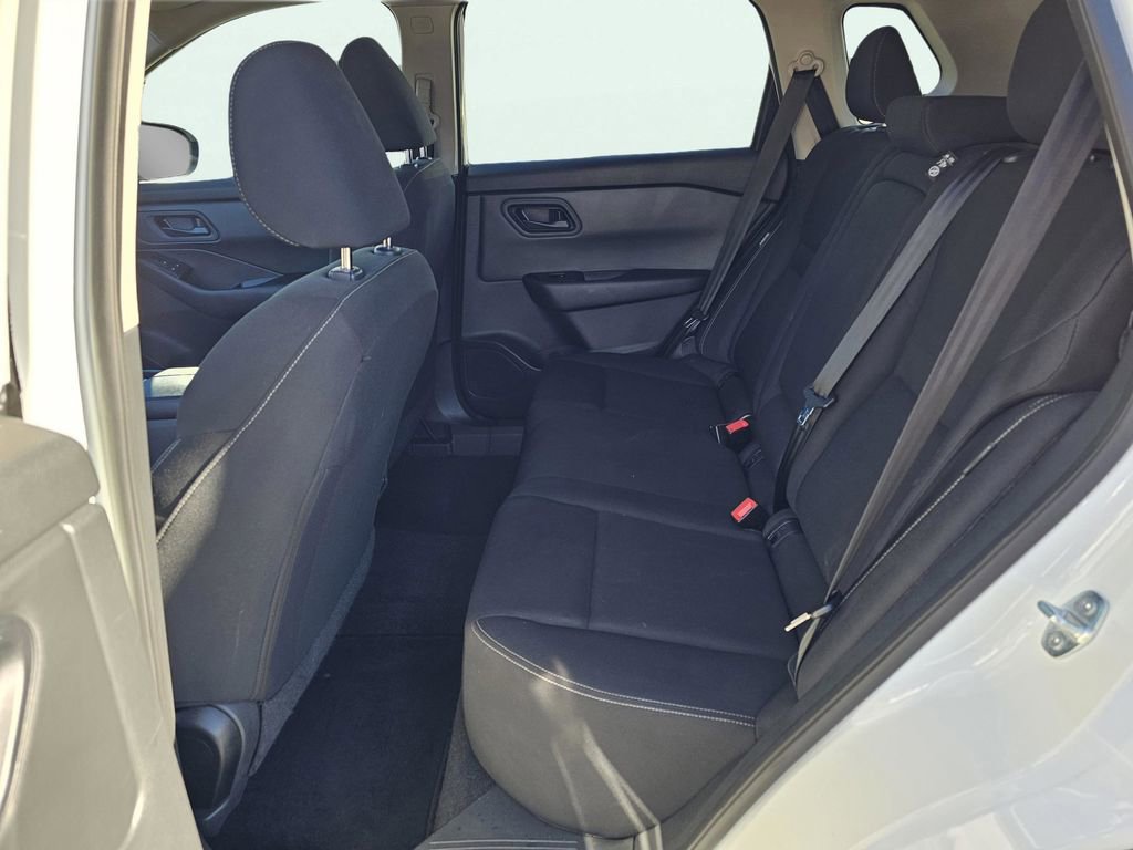 Used 2024 Nissan Rogue S image 32