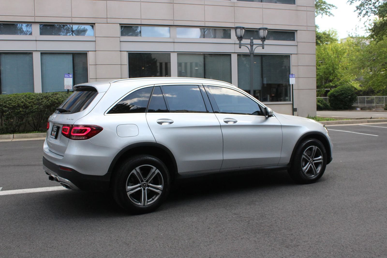 Used 2020 Mercedes-Benz GLC 300 4MATIC w/ Multimedia Package image 7