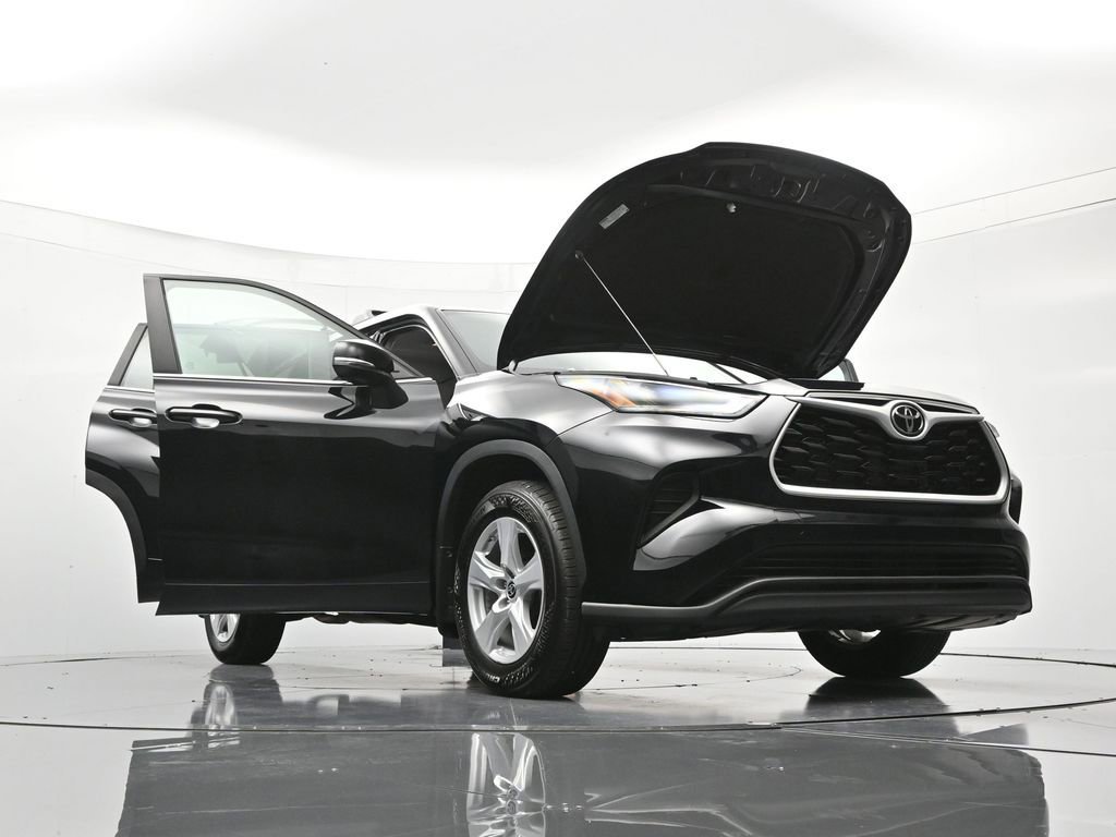 Used 2023 Toyota Highlander L FWD image 48