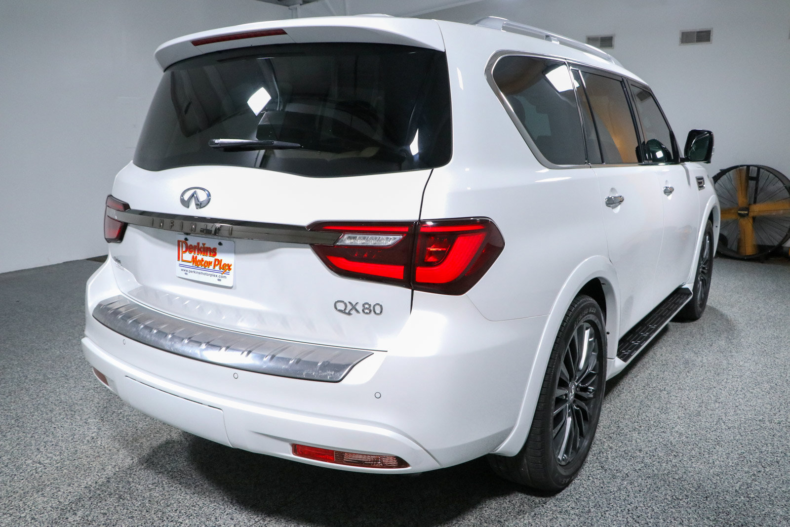 Used 2023 INFINITI QX80 Premium Select w/ Cargo Package RWD image 7