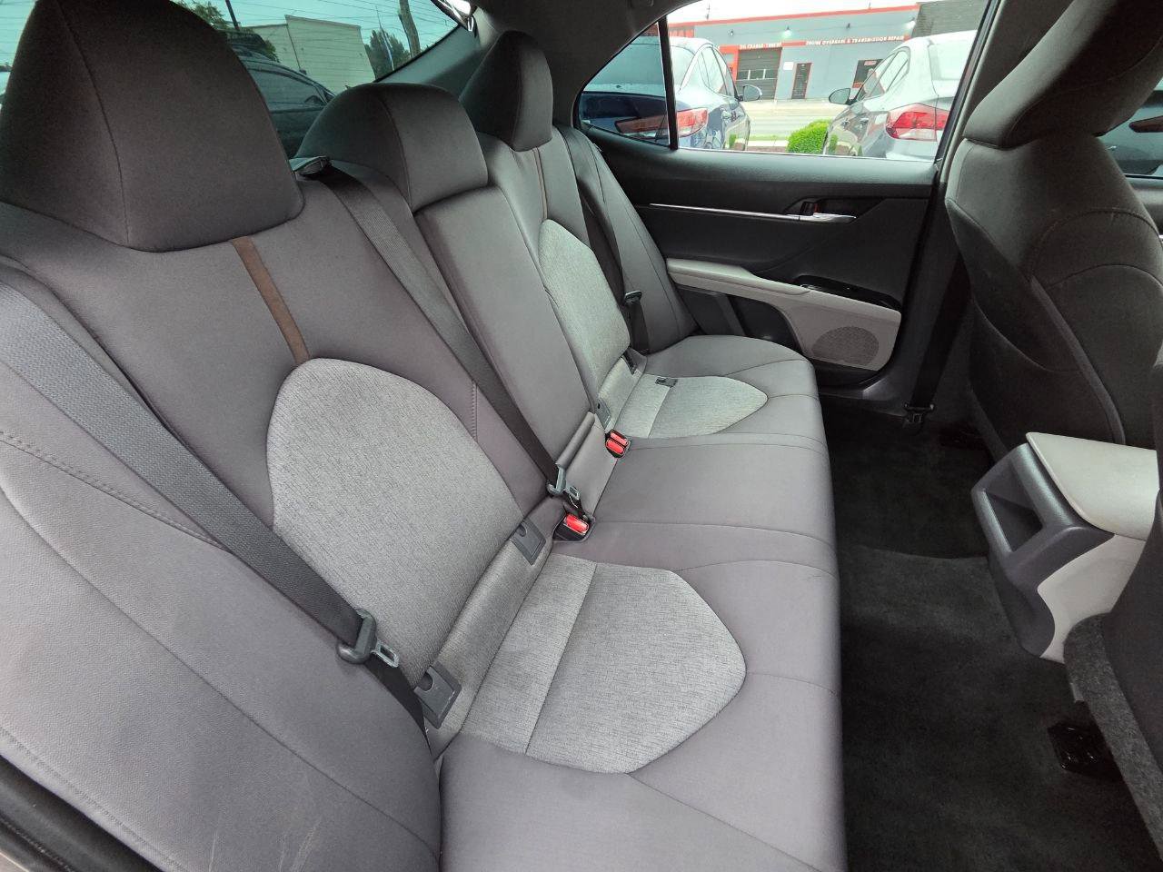 Used 2018 Toyota Camry LE FWD image 16