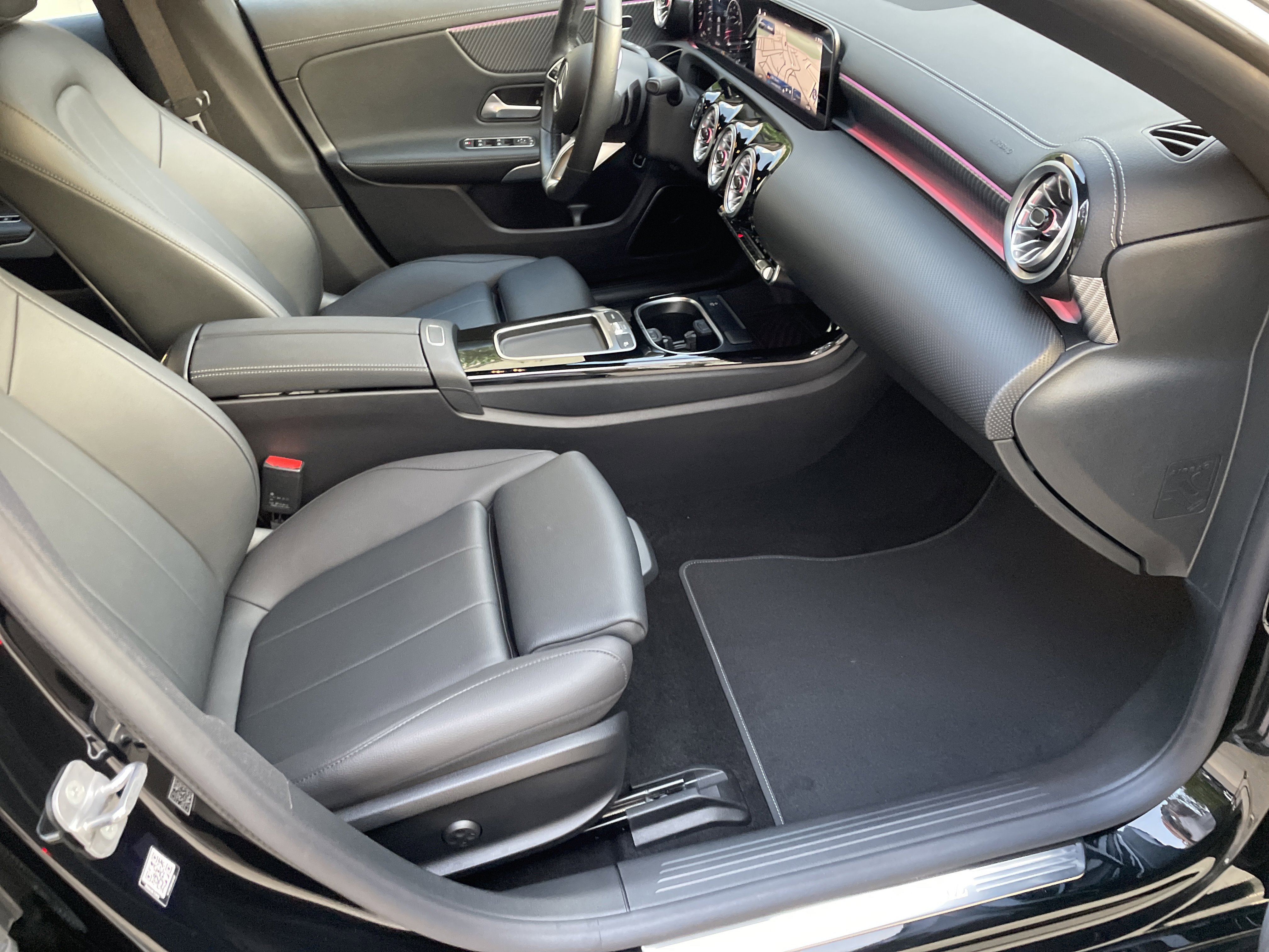 Used 2025 Mercedes-Benz CLA 250 4MATIC w/ Exclusive Package image 46
