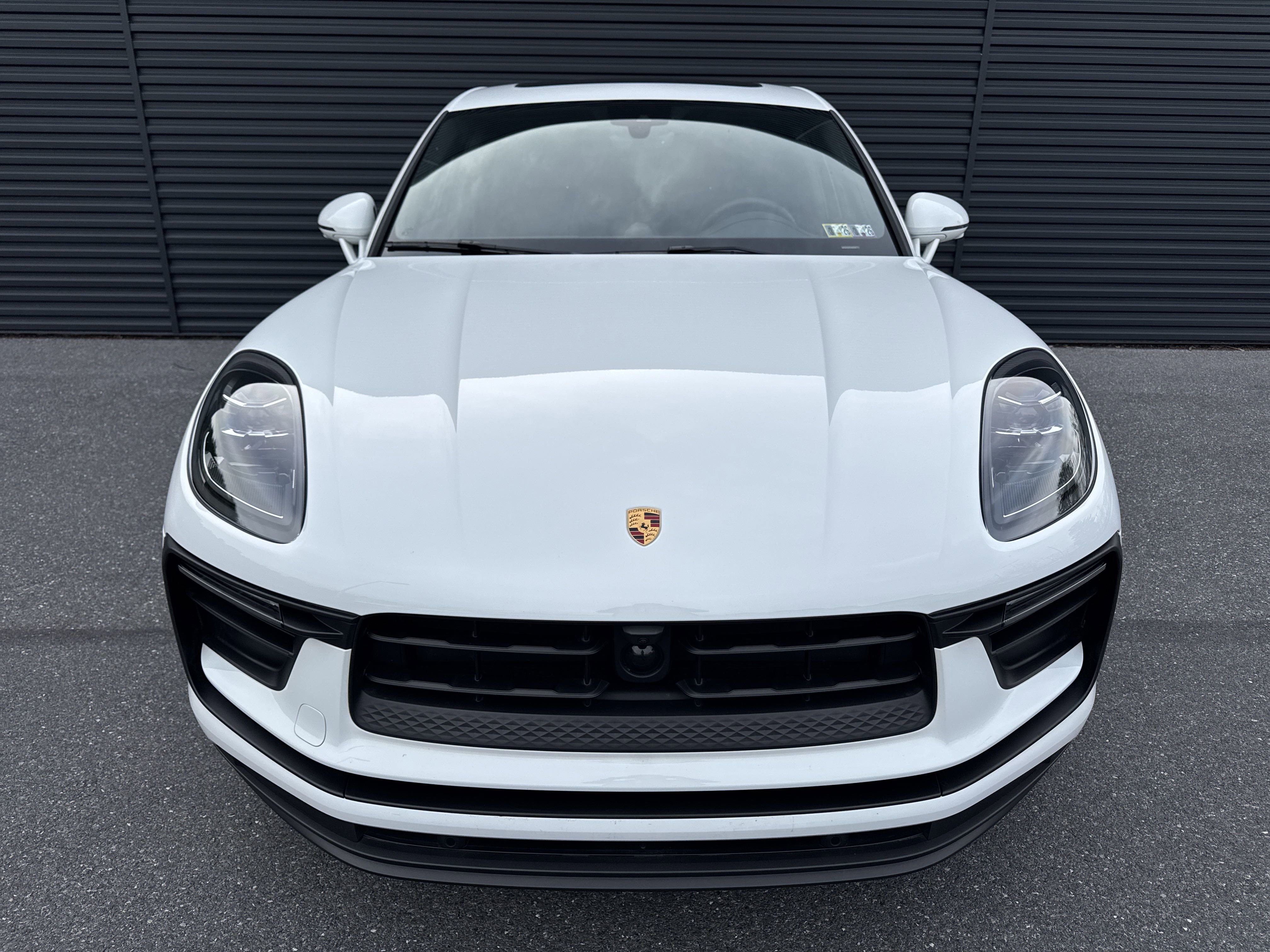 Certified 2025 Porsche Macan image 8