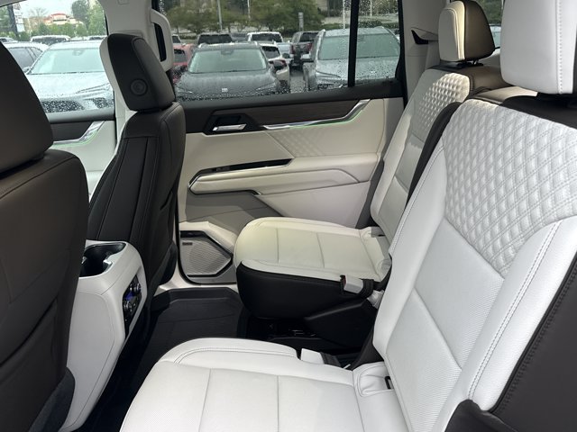 New 2027 GMC Acadia Denali w/ Denali Reserve Package AWD/4WD image 6