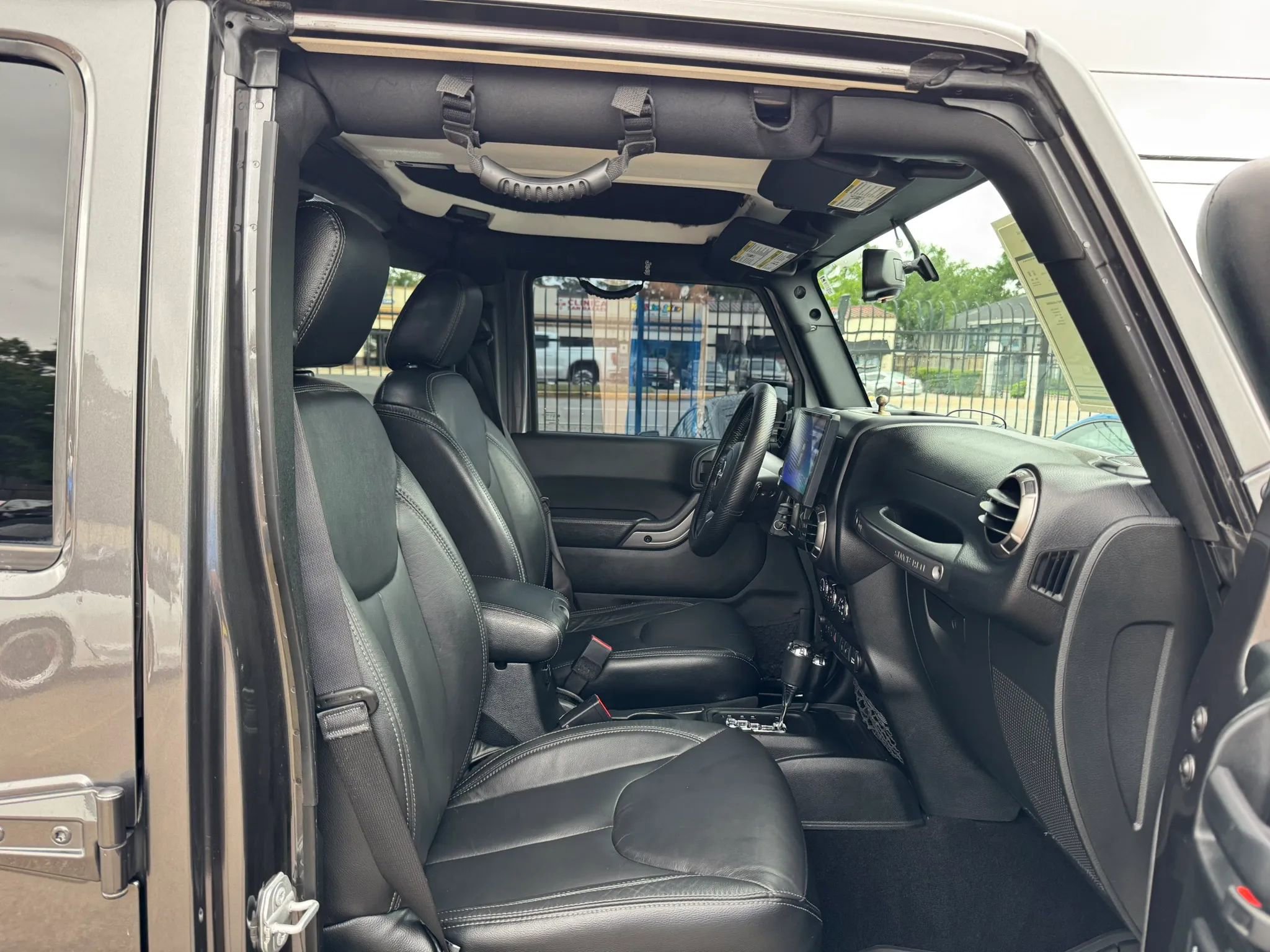 Used 2018 Jeep Wrangler Unlimited Sahara AWD/4WD image 18