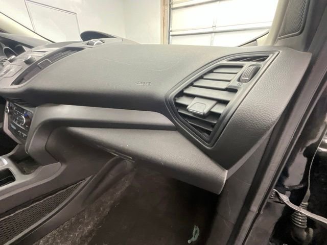Used 2017 Ford Escape SE w/ SE Cold Weather Package AWD/4WD image 10