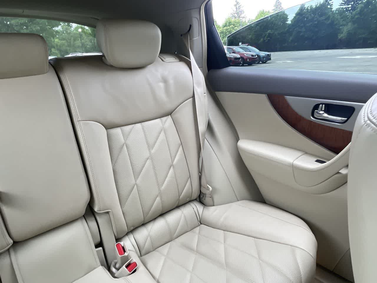 Used 2015 INFINITI QX70 AWD w/ Premium Package image 15