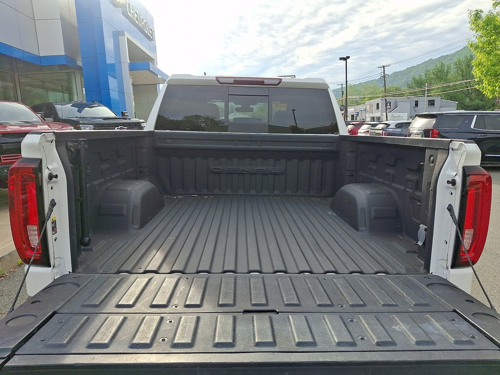 Used 2019 GMC Sierra 1500 Denali w/ Driver Alert Package II AWD/4WD image 28