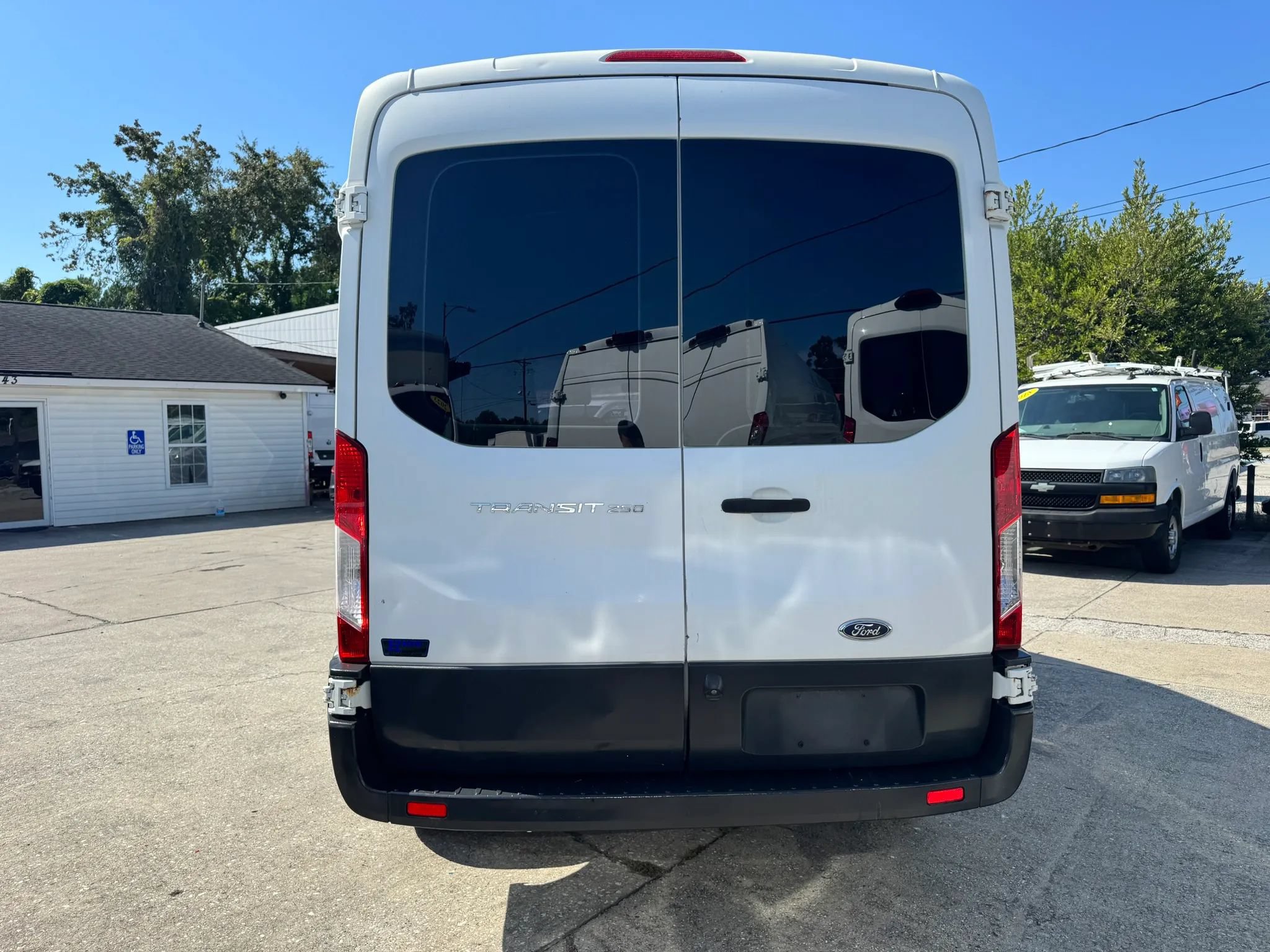 Used 2016 Ford Transit 250 130 Medium Roof RWD image 9