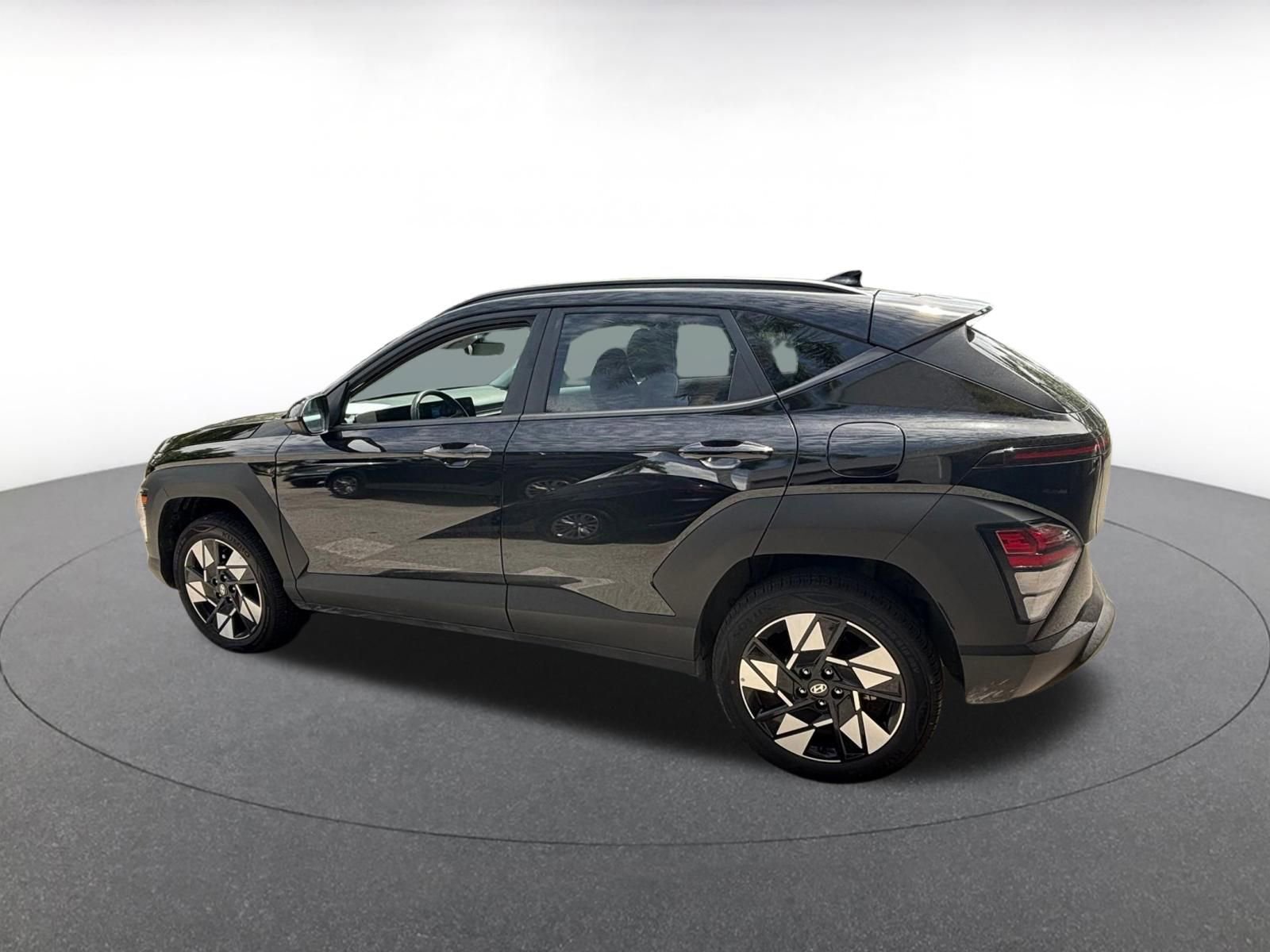 Used 2025 Hyundai Kona SEL AWD/4WD image 6
