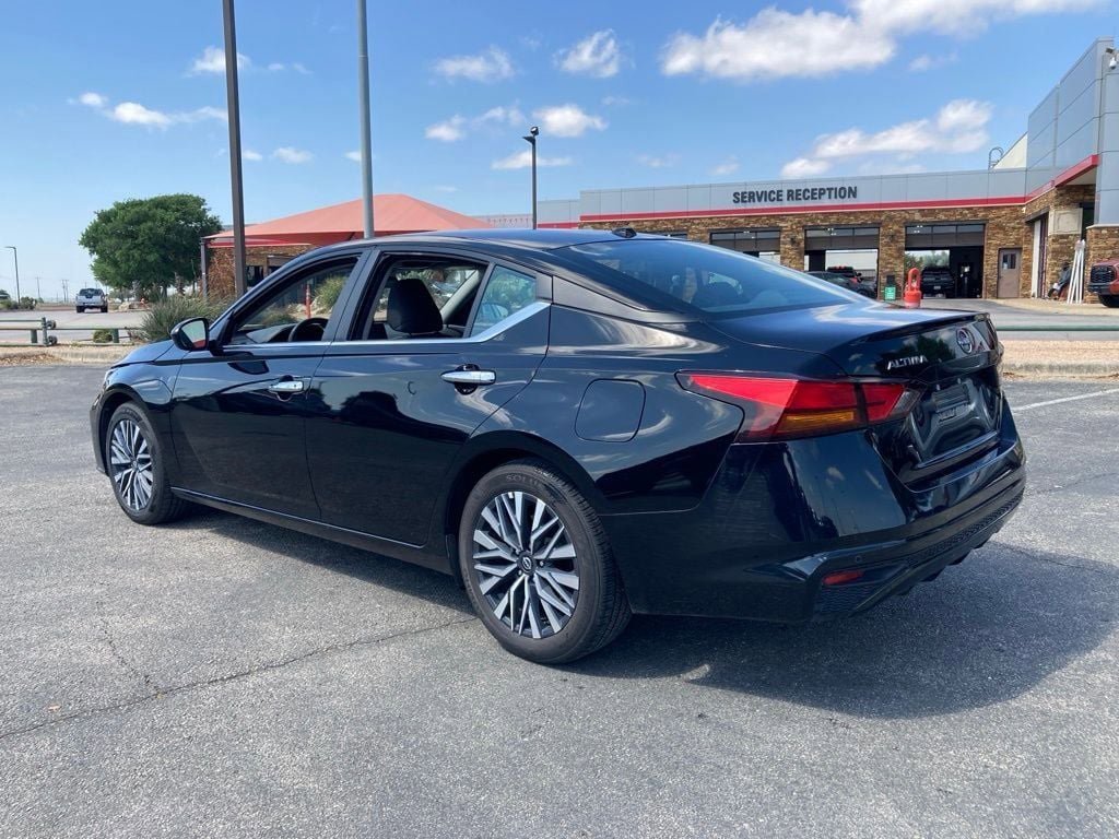 Used 2025 Nissan Altima 2.5 SV image 4