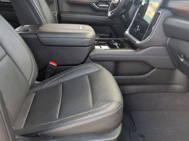 Used 2025 GMC Yukon Denali AWD/4WD image 29
