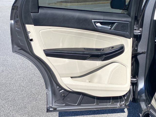 Used 2022 Ford Edge Titanium image 36