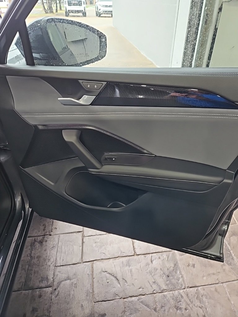 New 2026 Volkswagen Tiguan SE R-Line image 11