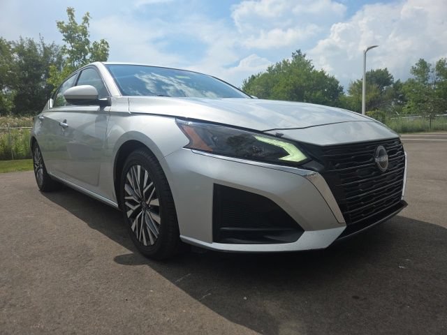 Used 2023 Nissan Altima 2.5 SV w/ SV Premium Package FWD image 1