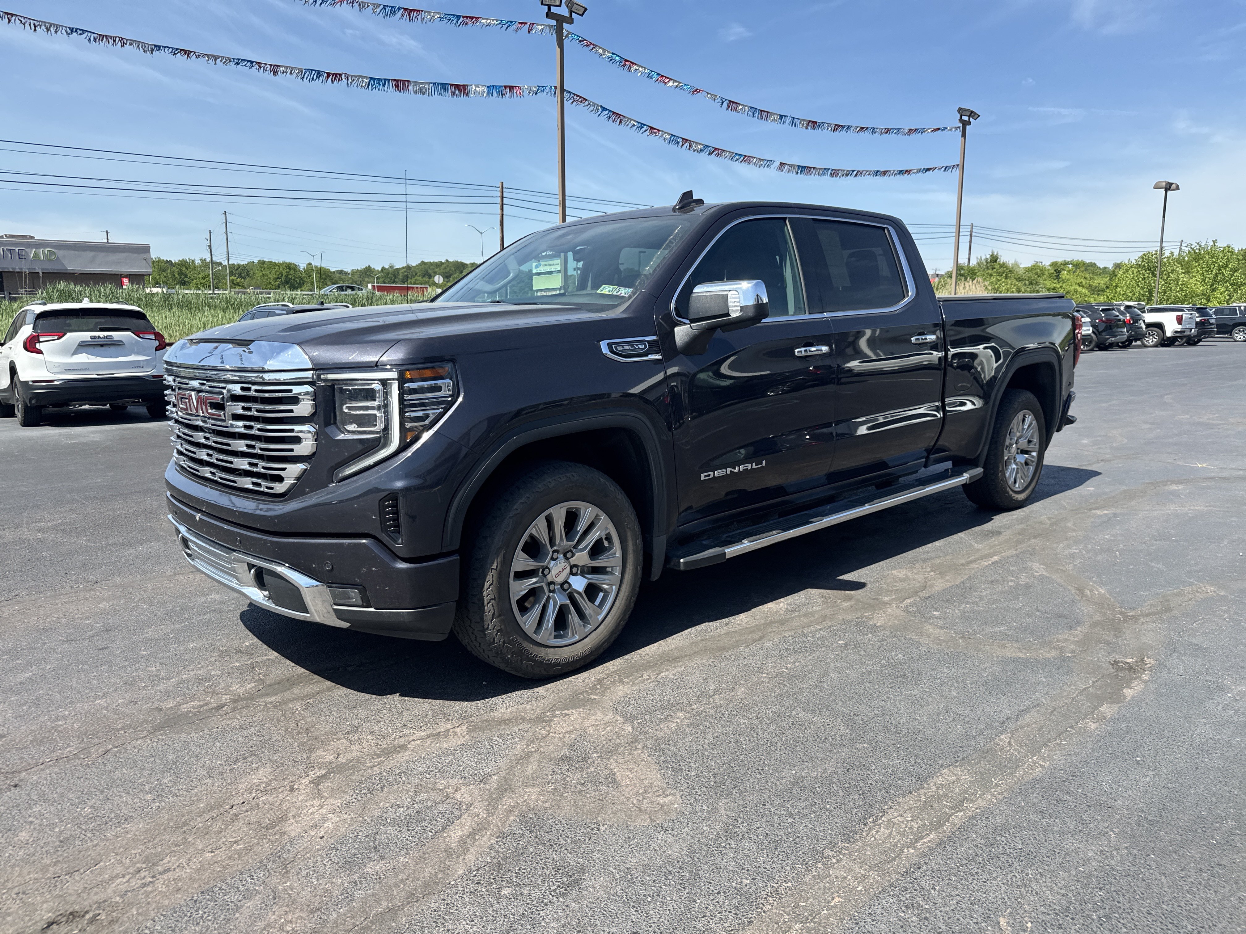 Used 2023 GMC Sierra 1500 Denali w/ Technology Package AWD/4WD image 8