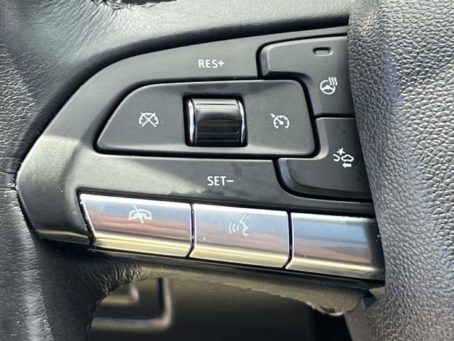 Used 2023 Cadillac XT4 Luxury w/ Cold Weather Package AWD/4WD image 23