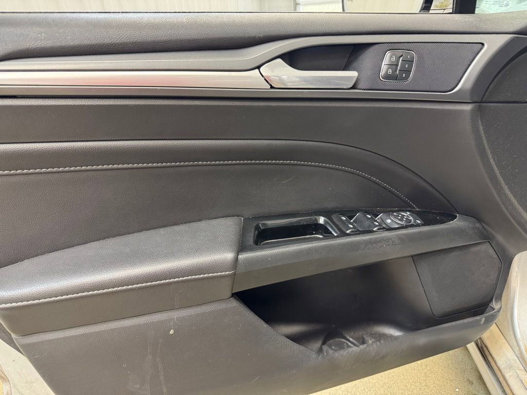 Used 2016 Ford Fusion Titanium image 8