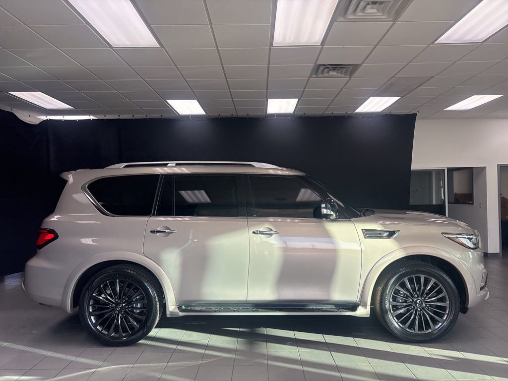 Used 2023 INFINITI QX80 Premium Select w/ All-Season Package image 2