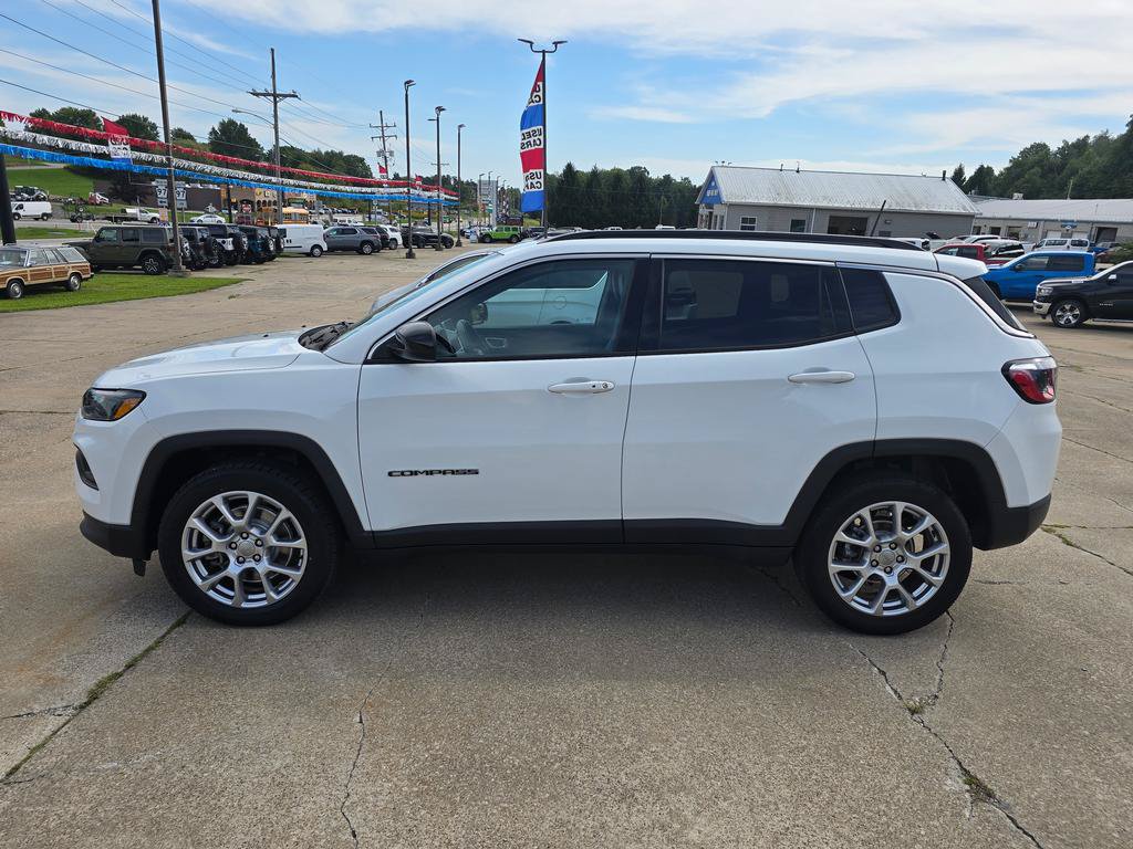 Used 2023 Jeep Compass Latitude AWD/4WD image 6