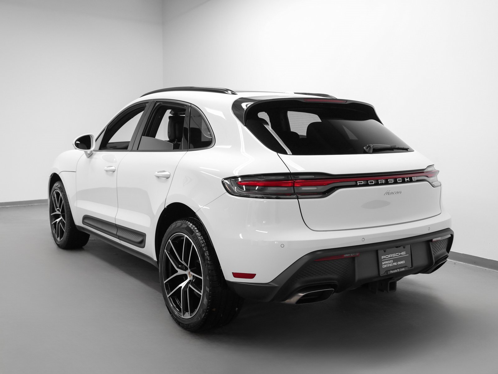 Used 2024 Porsche Macan image 3
