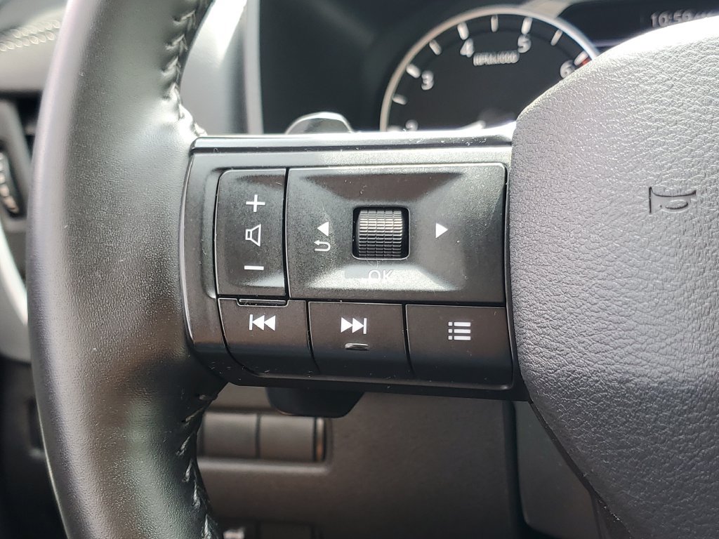 Certified 2025 Nissan Rogue SV FWD image 20