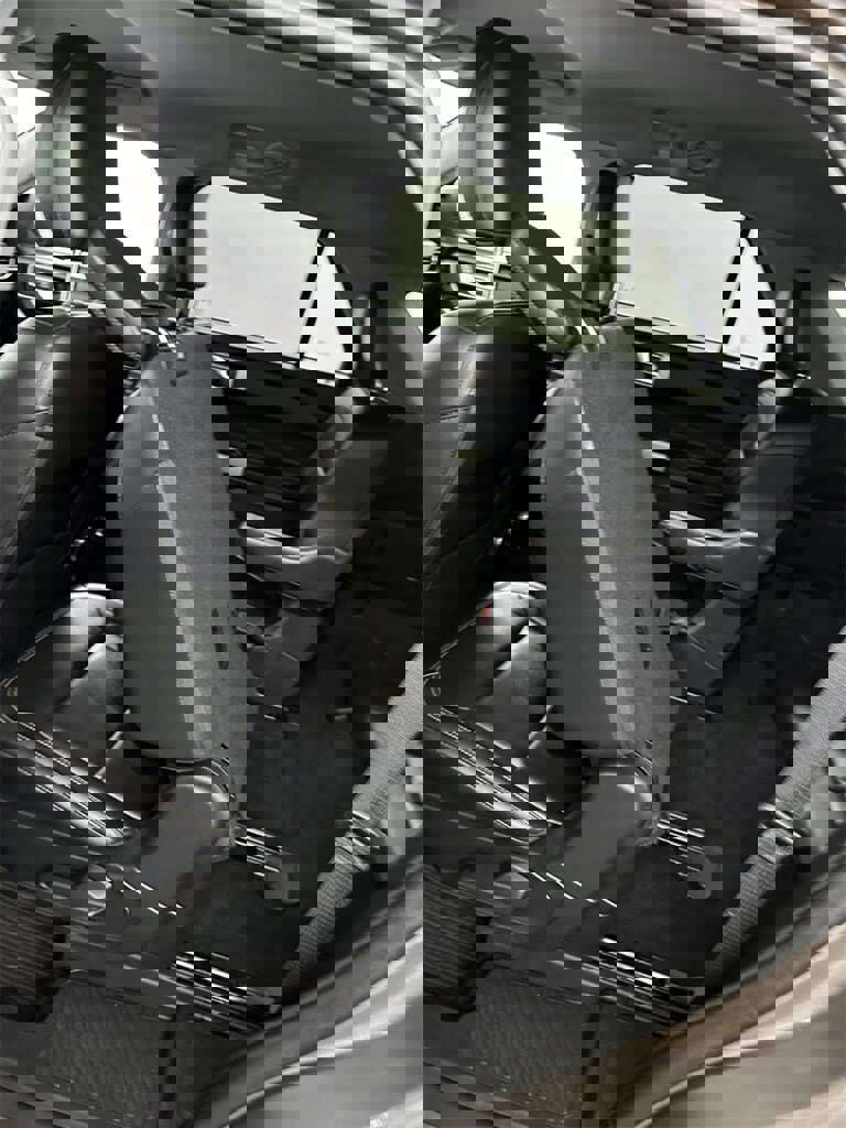 Used 2021 Ford Explorer XLT w/ Equipment Group 202A image 25