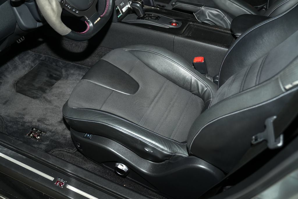 Used 2016 Nissan GT-R Premium AWD/4WD image 40