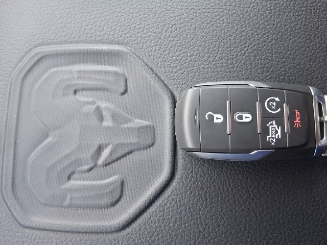 New 2026 RAM 3500 Laramie AWD/4WD image 28