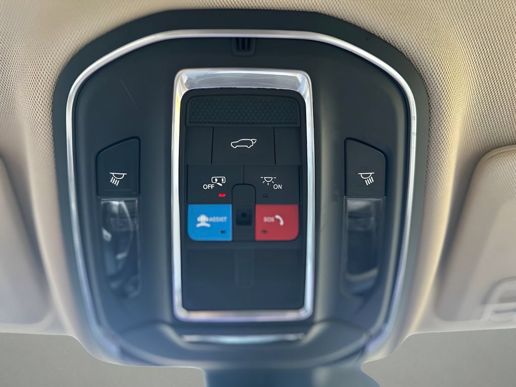 Used 2021 Jeep Grand Cherokee L Limited AWD/4WD image 17