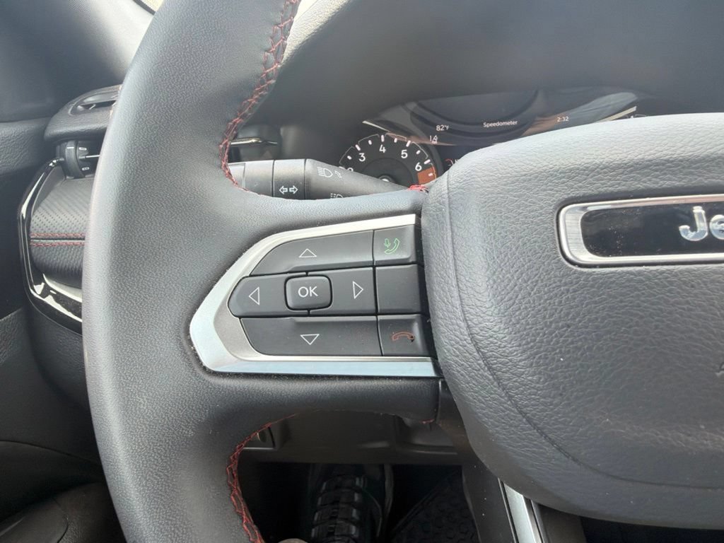 Used 2025 Jeep Compass Trailhawk AWD/4WD image 22