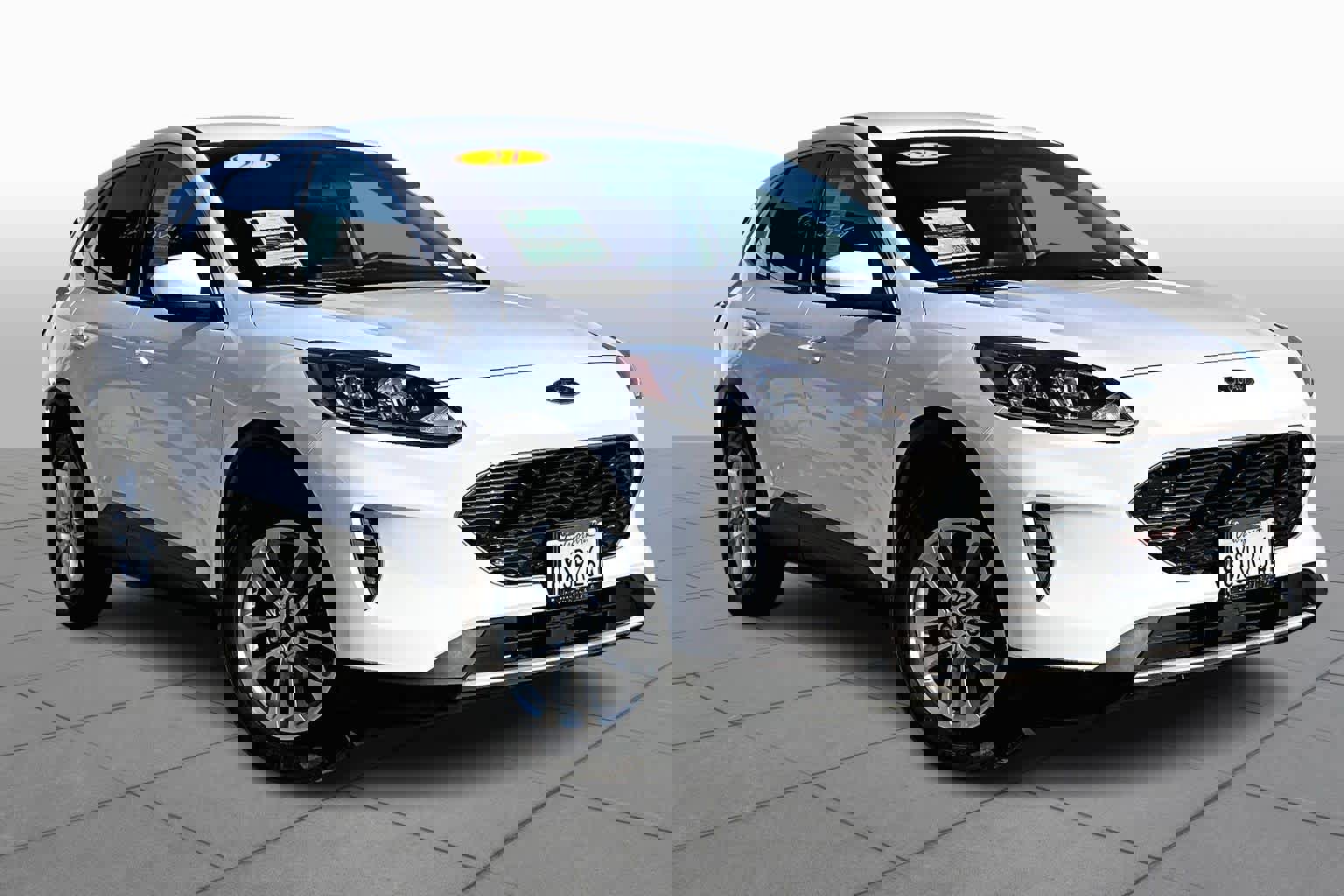 Used 2021 Ford Escape SE image 2