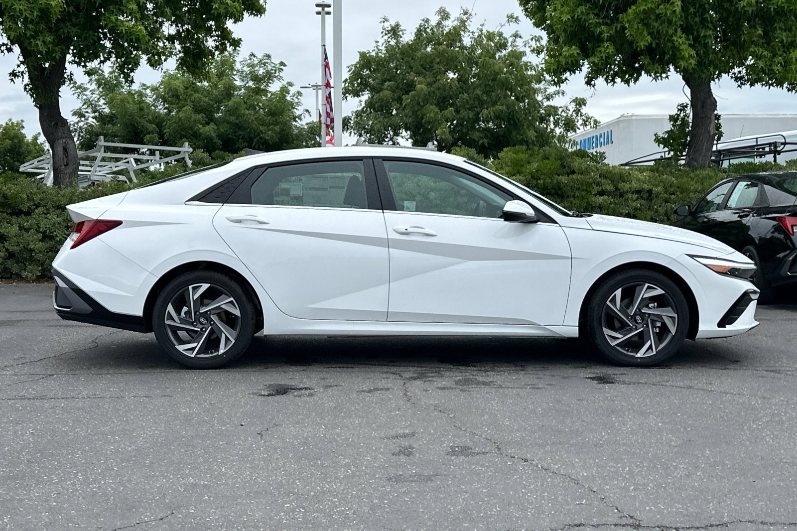 New 2026 Hyundai Elantra Limited FWD image 3