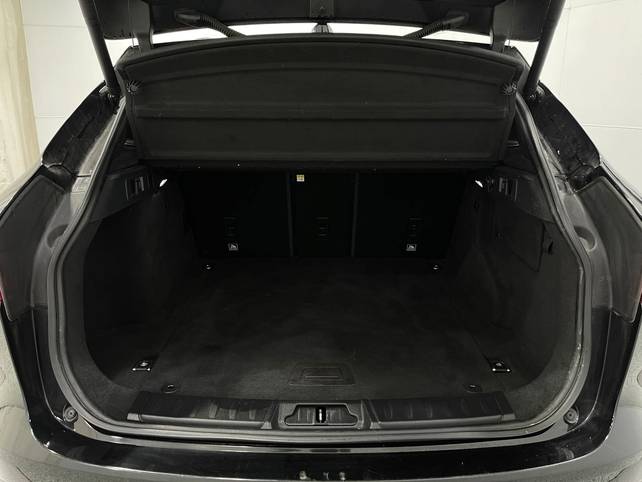 Used 2017 Jaguar F-PACE R-Sport image 25