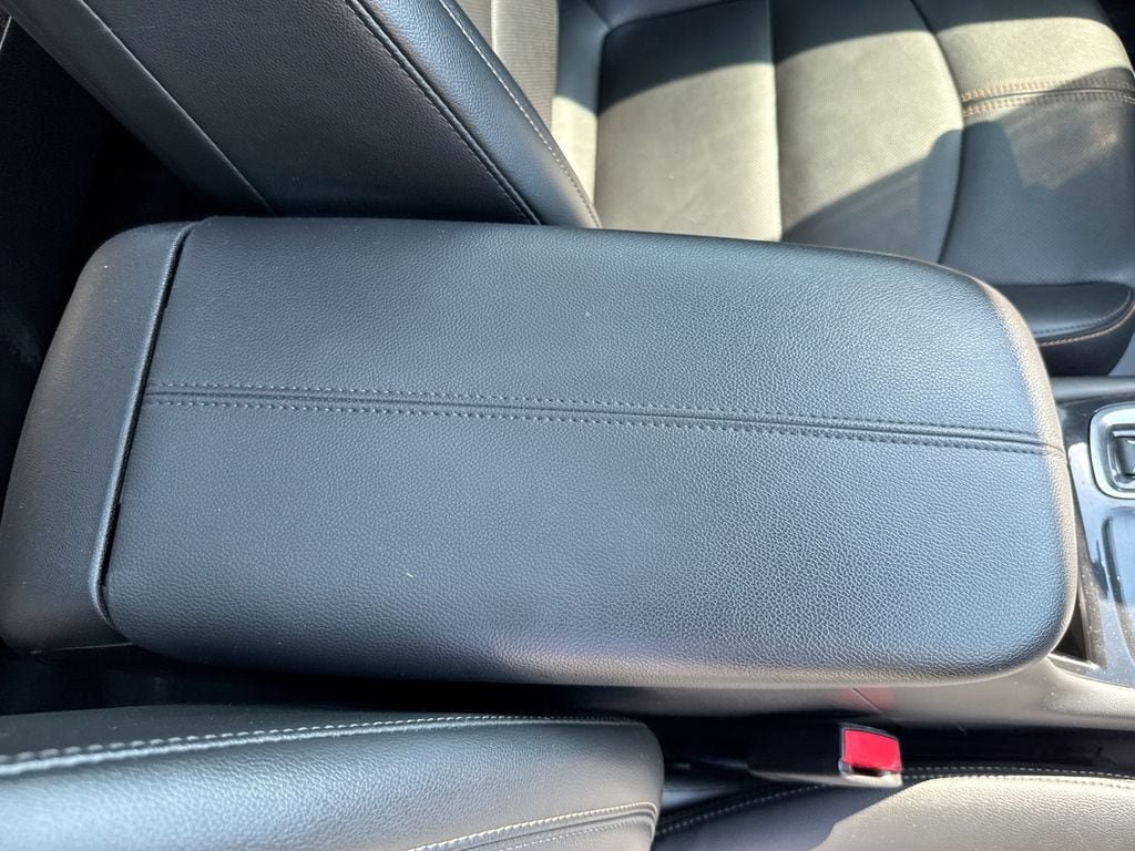 Used 2023 Chevrolet Equinox Premier AWD/4WD image 32