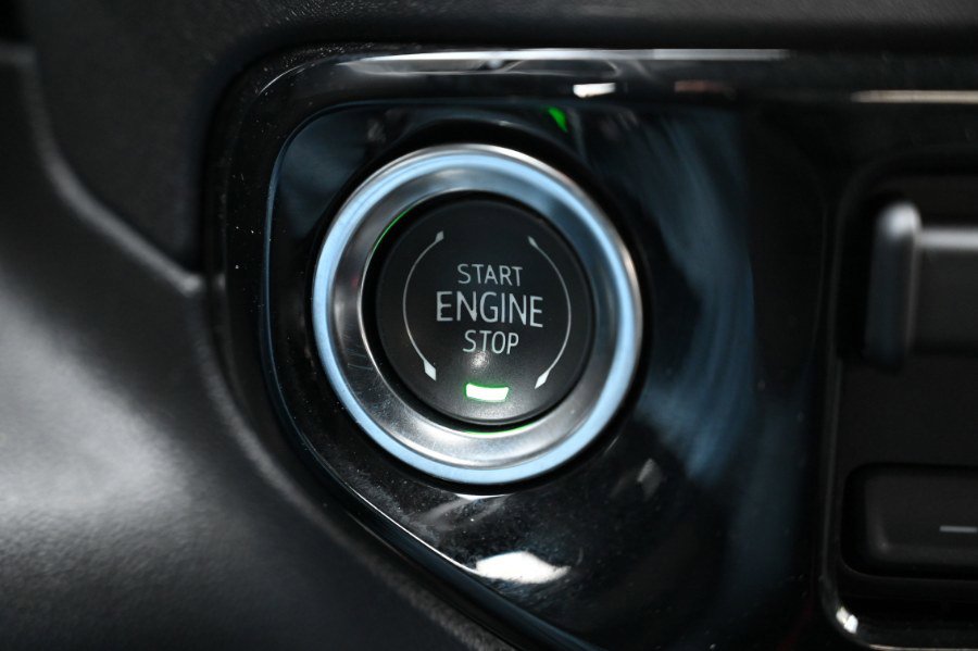 Used 2025 GMC Sierra 1500 SLT image 30