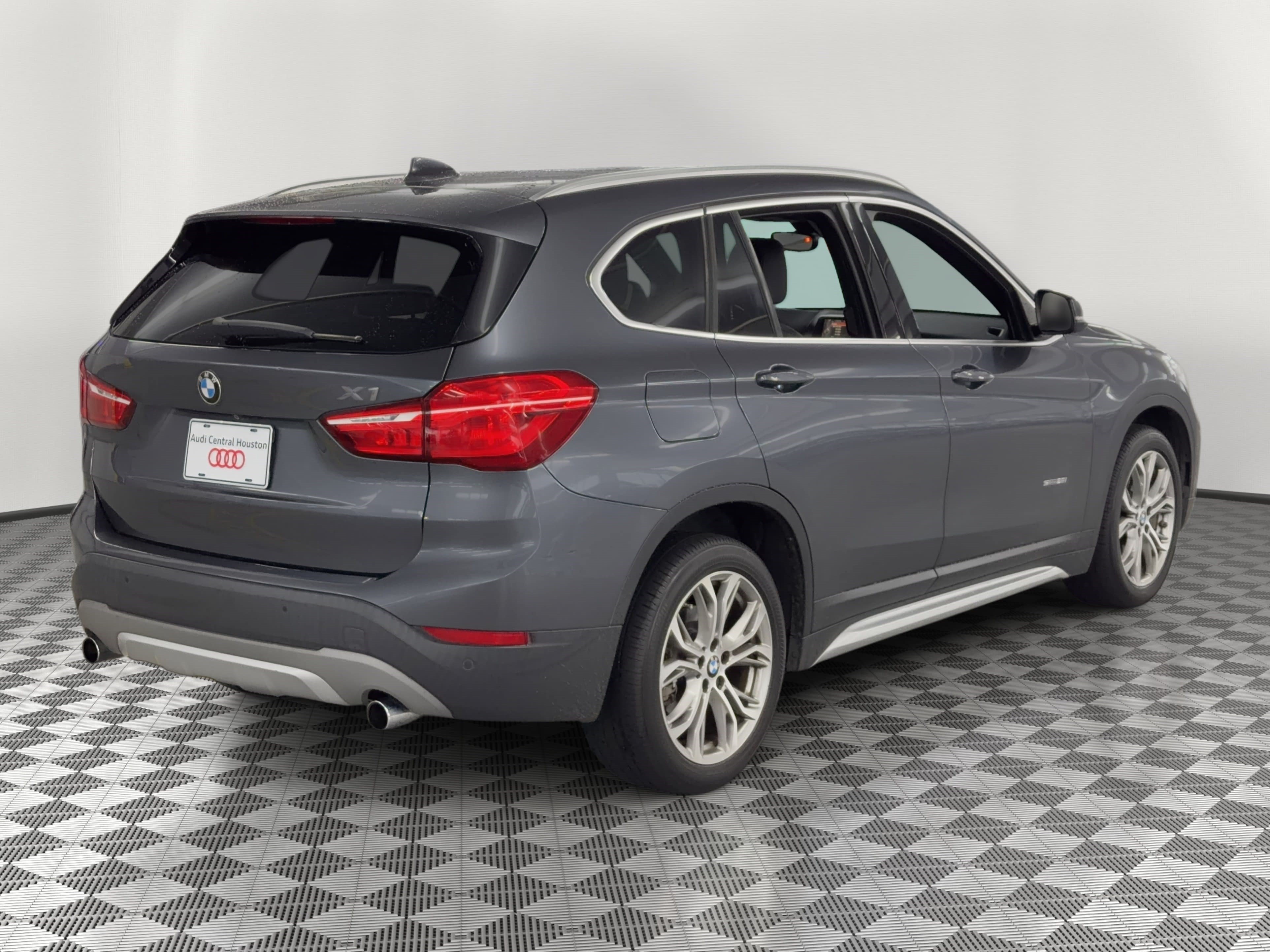 Used 2017 BMW X1 sDrive28i FWD image 9