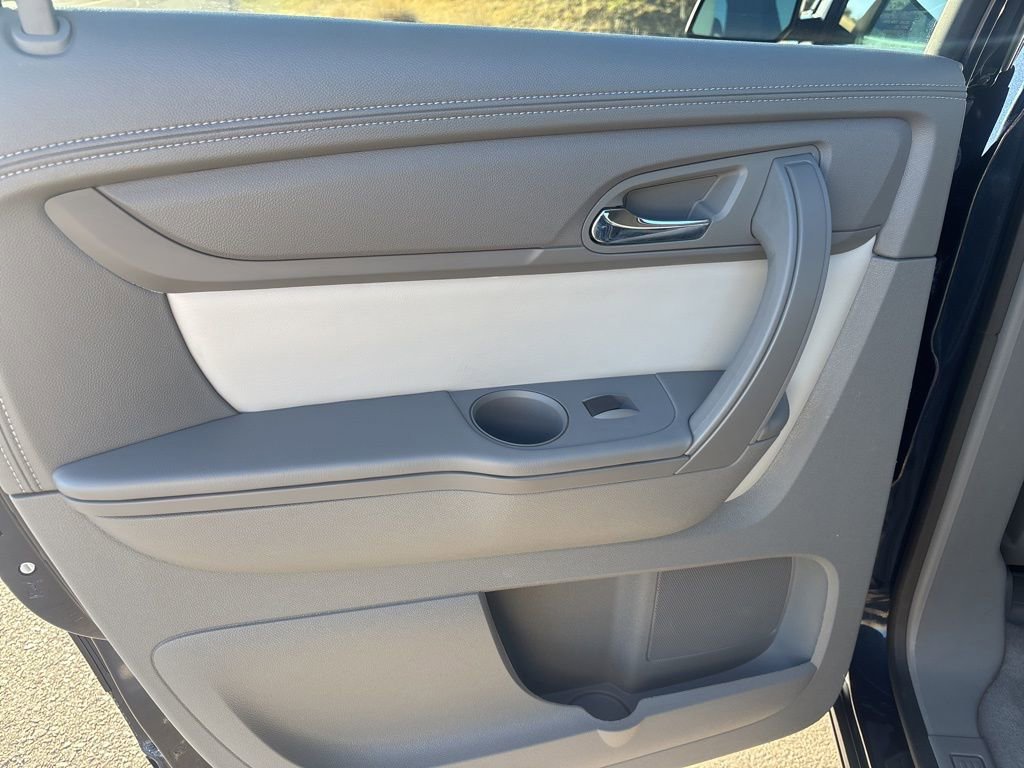 Used 2015 GMC Acadia SLE image 13