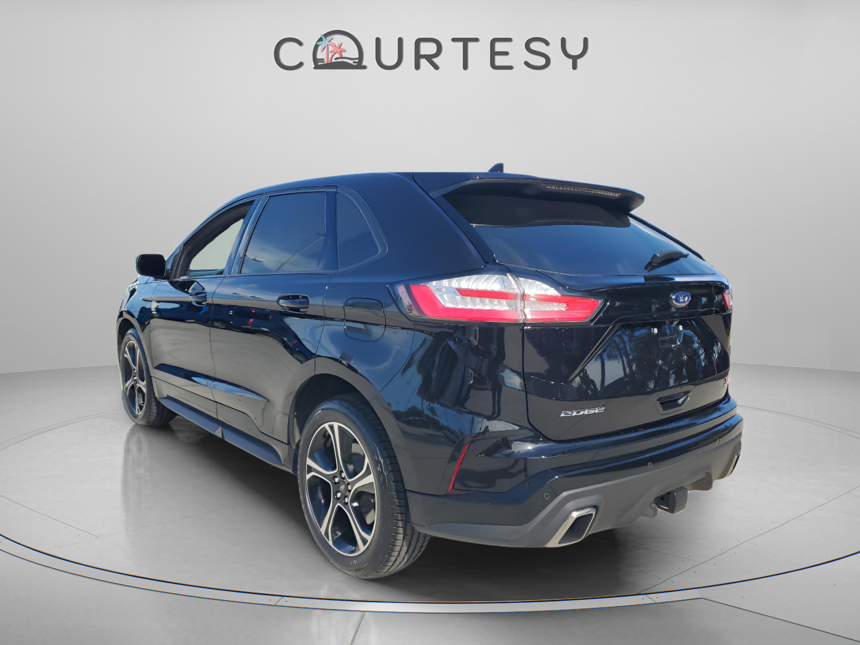 Used 2020 Ford Edge ST image 3