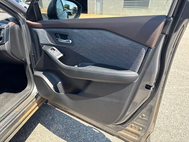 Used 2023 Nissan Rogue SV AWD/4WD image 14