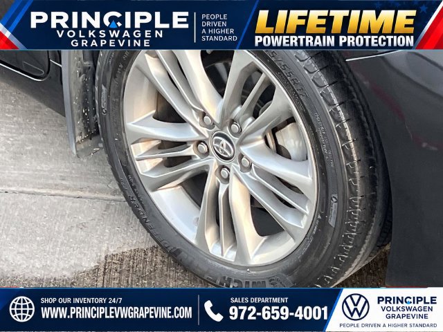Used 2017 Toyota Camry SE FWD image 6