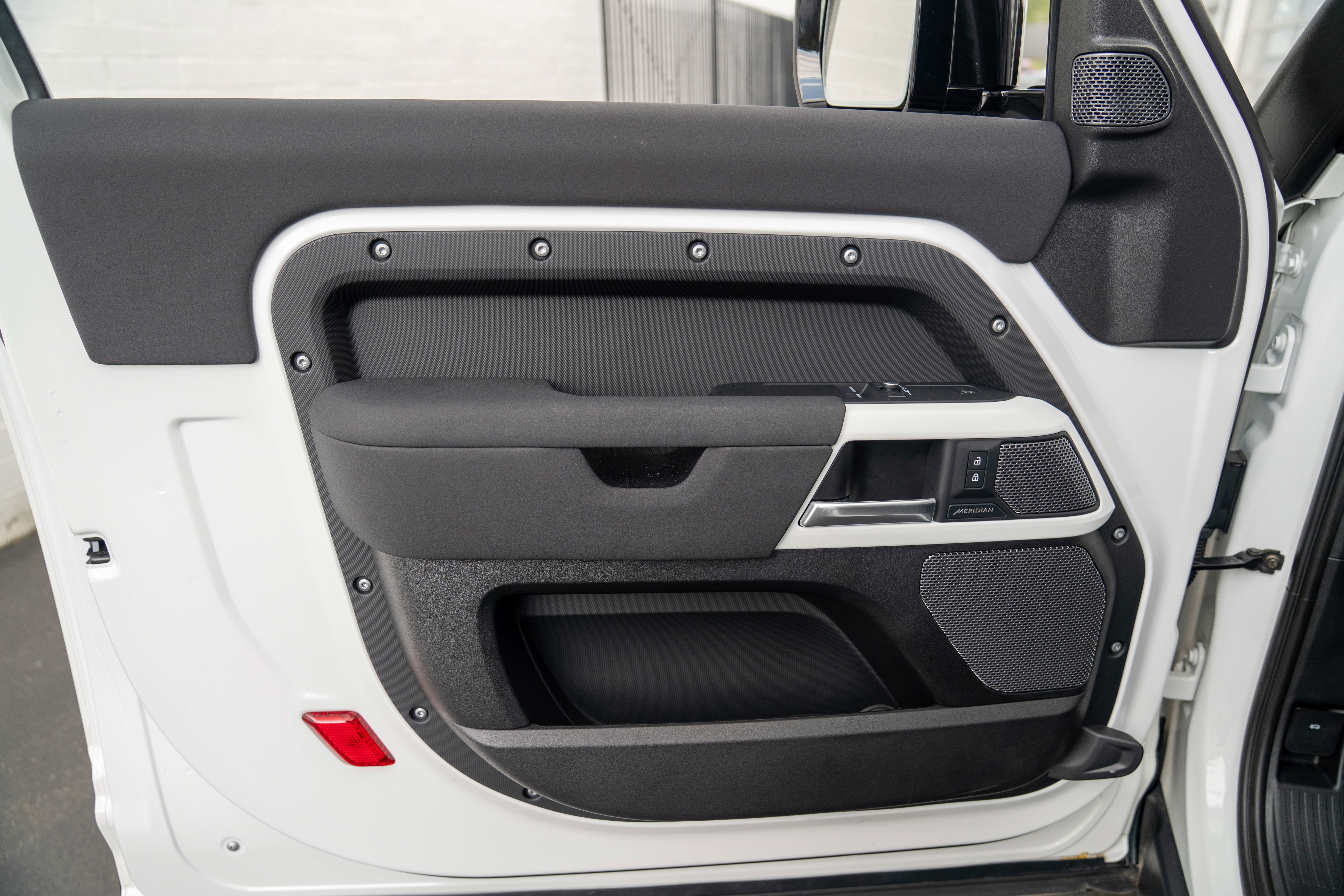 Used 2022 Land Rover Defender 90 X-Dynamic S image 13