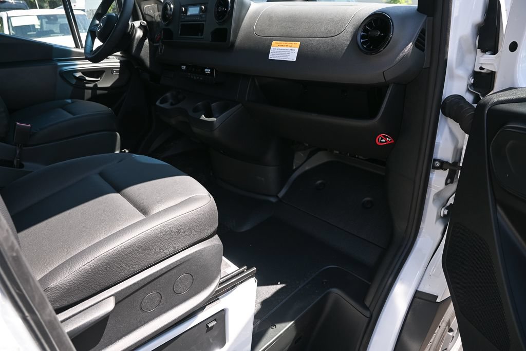 Used 2025 Mercedes-Benz Sprinter 2500 image 19