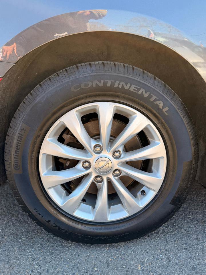 Used 2019 Chrysler Pacifica Touring-L image 29