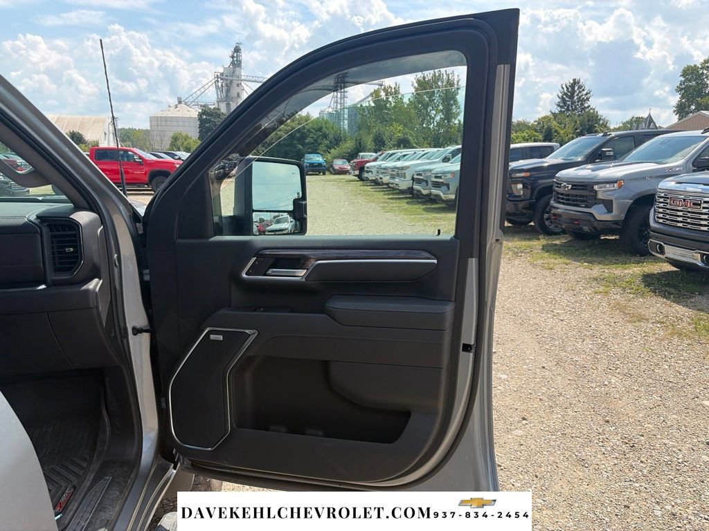 Used 2025 Chevrolet Silverado 2500 LTZ w/ LTZ Plus Package AWD/4WD image 29