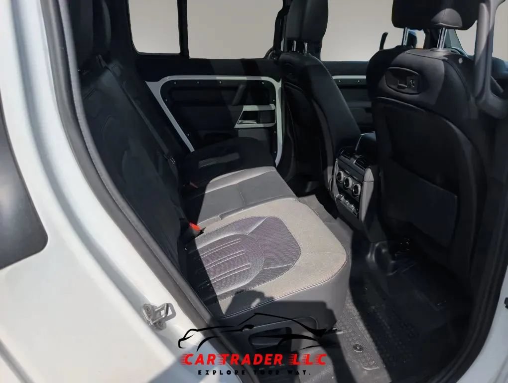 Used 2021 Land Rover Defender 110 SE AWD/4WD image 32