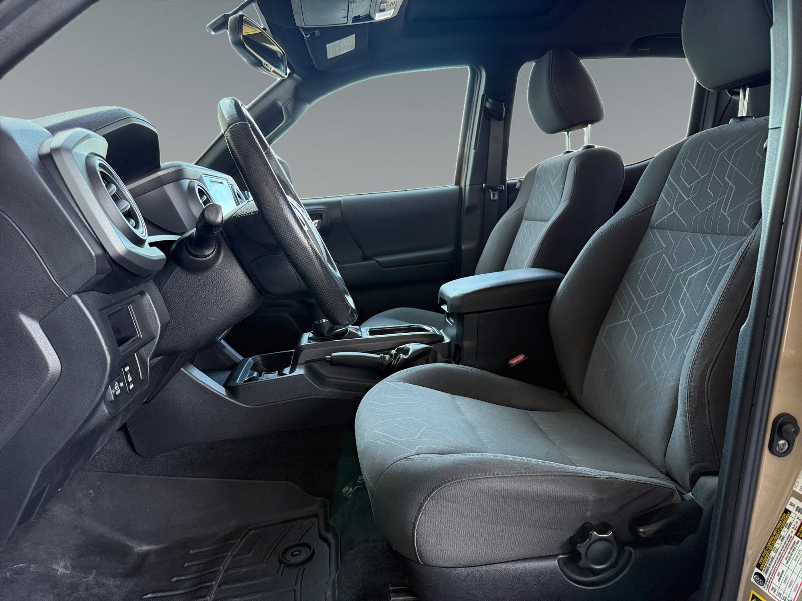 Used 2016 Toyota Tacoma TRD Sport image 12